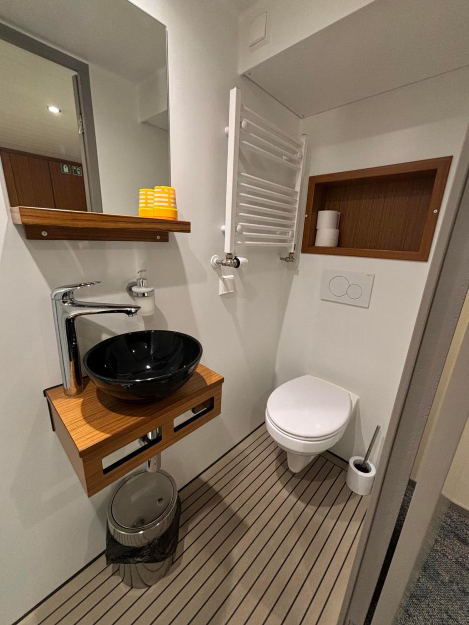 Hotelboat Iris Groningen Ngoại thất bức ảnh