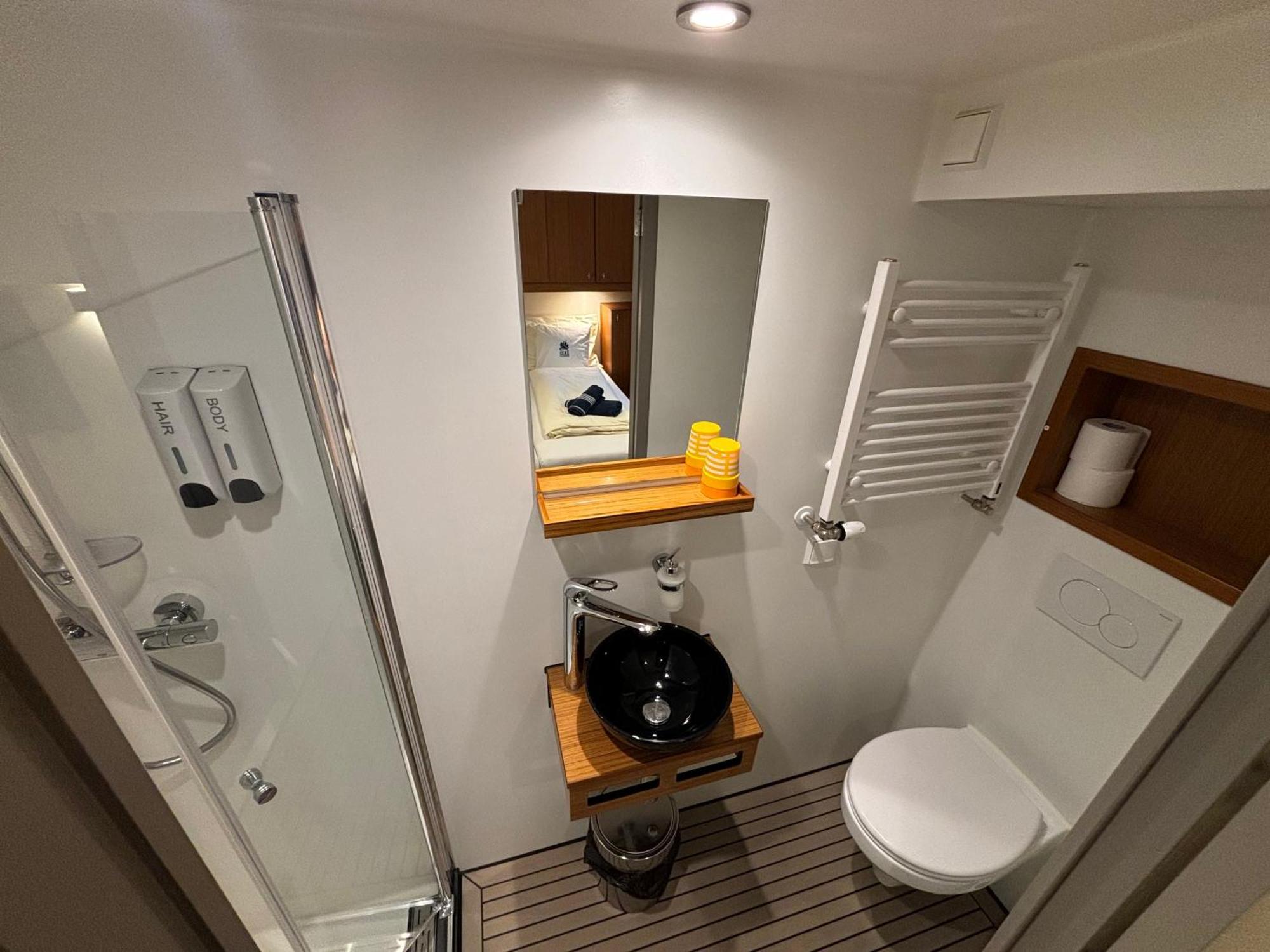 Hotelboat Iris Groningen Ngoại thất bức ảnh