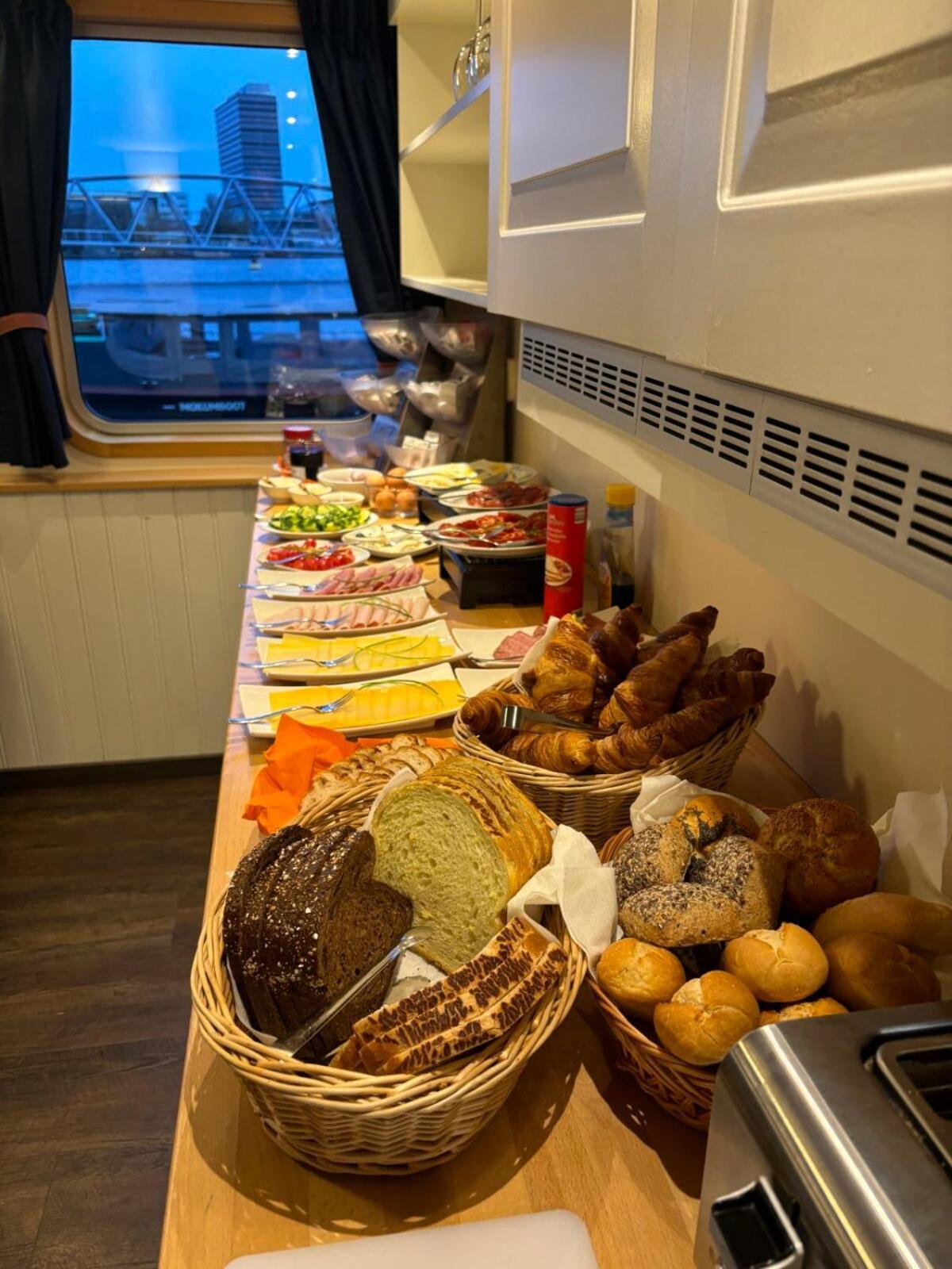 Hotelboat Iris Groningen Ngoại thất bức ảnh